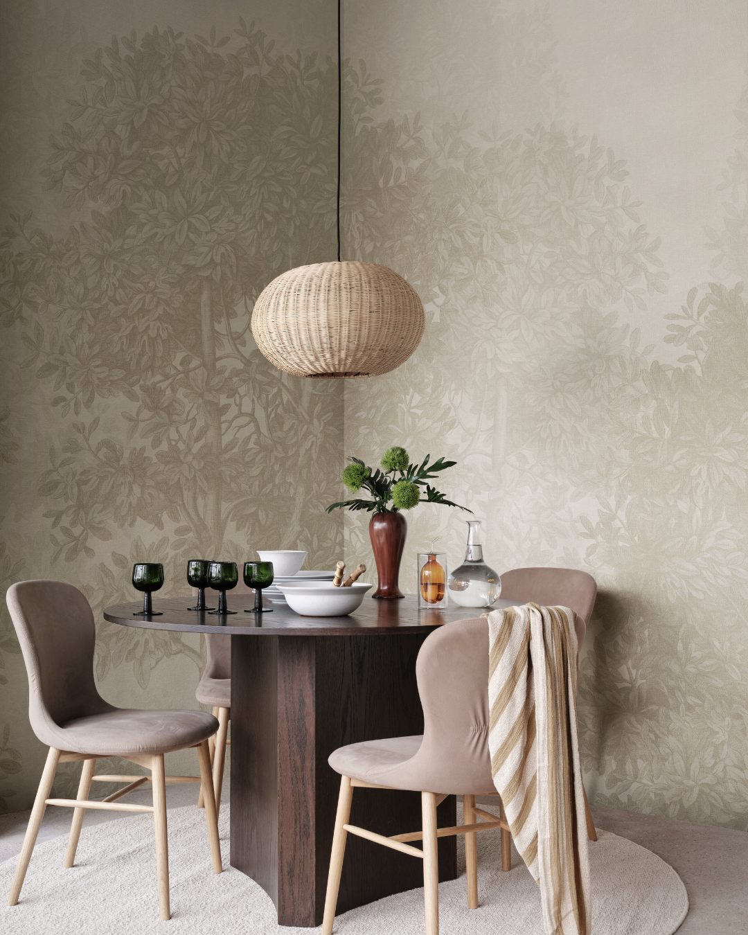 Charles Mural, Beige